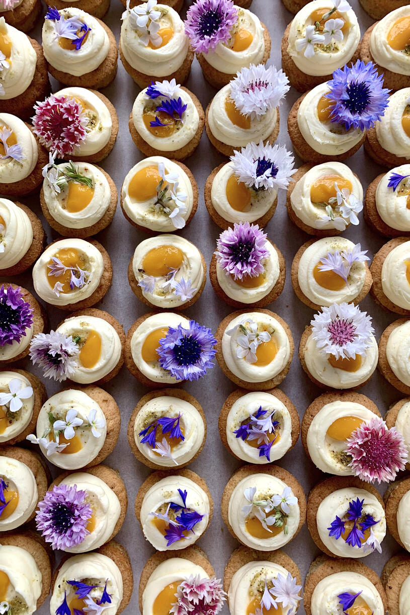 Pink Peach Cake - Edible Flowers &amp; Fruit Curds Celebration Cupcakes